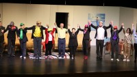 Ataşehir Belediyesi Tiyatro Topluluğu “Naaş-ı Muhteremler” adlı oyun ile Ataşehir Belediyesi Mustafa Saffet Kültür Merkezi’nde sahne aldı
